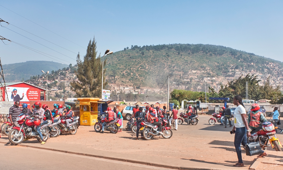 Nom : 2019-08-27-034564-Rwanda-moto-1200.jpg
Affichages : 3783
Taille : 710,0 Ko